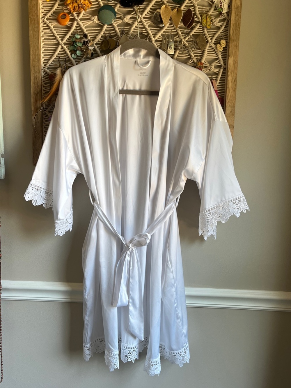 Elegant White Lace-Trim Satin Robe with Tie Waist